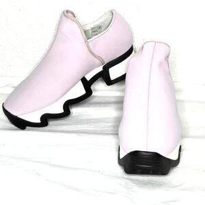 iRi Women's WES I Light Pink Low Top Sneaker Size 35.5 NWOB Neoprene